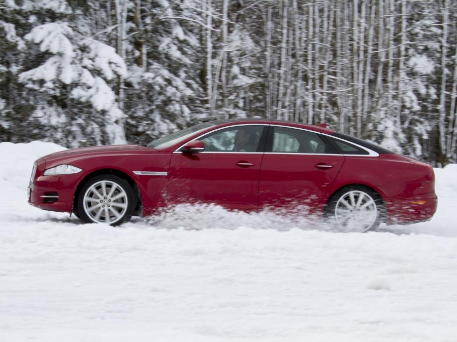  Jaguar XJ AWD 2012 года  (фото 7 из 15)